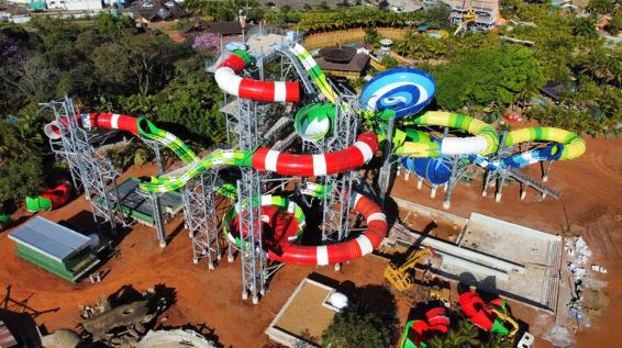 Parque de SP anuncia construção do maior toboágua do mundo