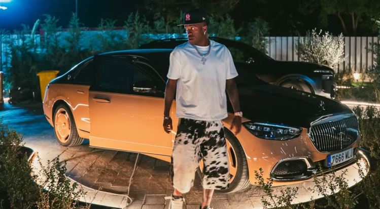Vinicius Júnior exibe raridade da Mercedes avaliada em R$ 2,5 milhões
