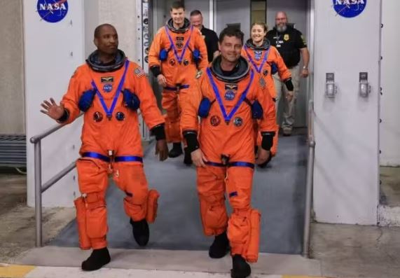 Astronautas partem para a Lua em cinco meses e comemoram: ‘estamos prontos’