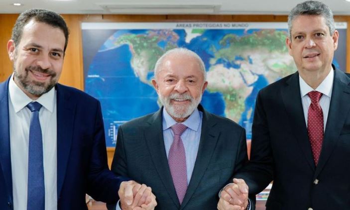 Lula anuncia Boulos como novo Ministro