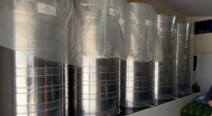 Operação apreende 75 mil litros de cachaça em Criciúma (SC)