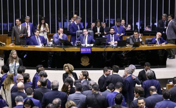 Fim da ‘escala 6 x 1’ avança na Câmara; Saiba detalhes
