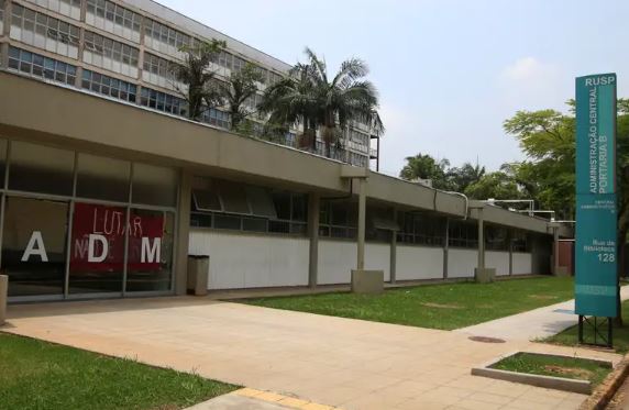 Estudantes da USP entram em greve ao lado de professores