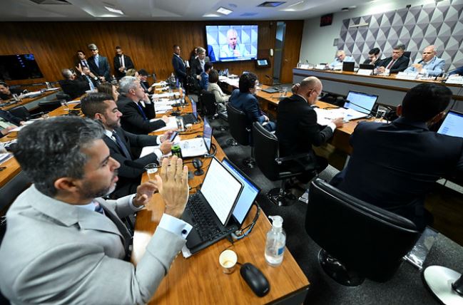 CPMI: Marcos Rogério (PL) e ex-presidente do INSS batem boca