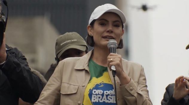 Michelle atualiza estado de saúde de Bolsonaro após novo mal-estar