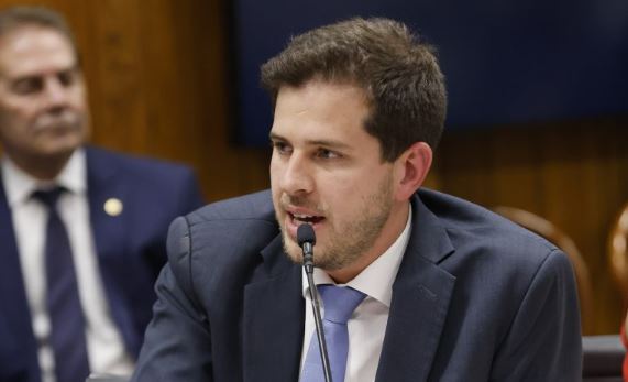 Governo Lula e relator avançam com acordo para aumento da licença-paternidade