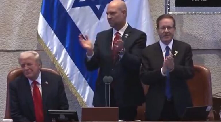 Trump é ovacionado no Parlamento de Israel