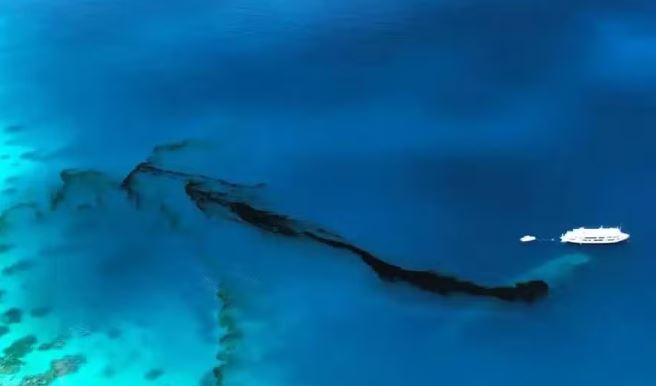 Região na Oceania declara emergência após vazamento de óleo em navio da II Guerra