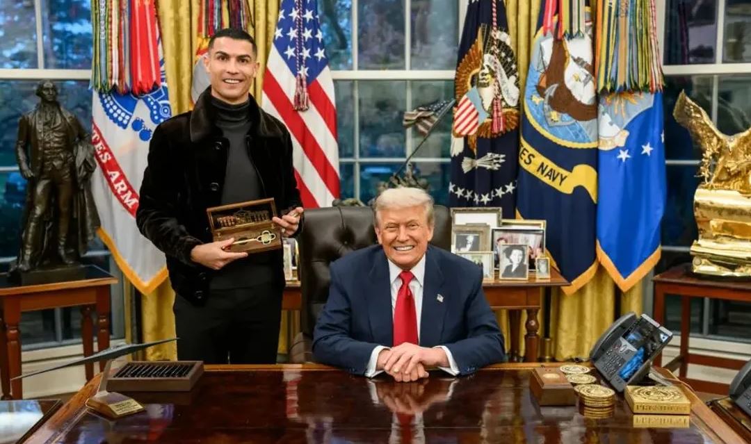 Cristiano Ronaldo é homenageado por Trump e tietado por Elon Musk