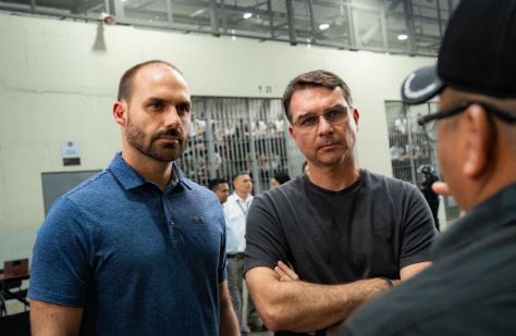 Eduardo revela qual é a ‘peça-chave’ para Flávio implantar ‘método Bukele’ no Brasil