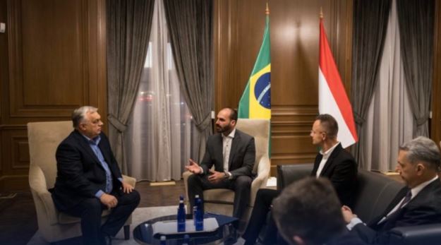 Orbán se reúne com Eduardo e declara apoio à família Bolsonaro