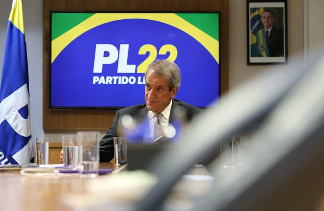 Valdemar aposta em apoio de Trump a Flávio e projeta governo de direita no Brasil