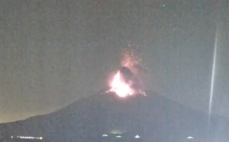 Erupção do vulcão no Japão espalha cinzas e provoca cancelamentos de voos