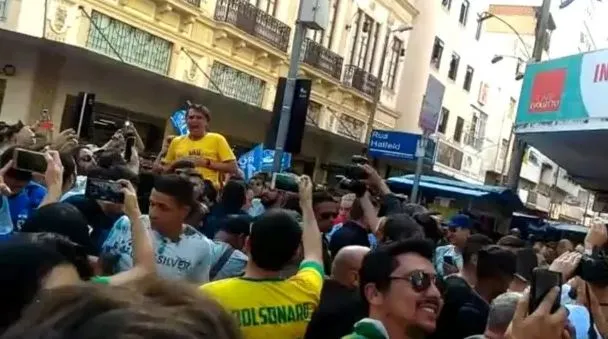 Vazam imagens das gravações do filme de Bolsonaro; Assista
