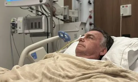 Carlos desabafa após medidas de segurança durante cirurgia de Bolsonaro