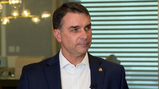 Vai acabar? Fim da reeleição avança sob liderança de Flávio Bolsonaro