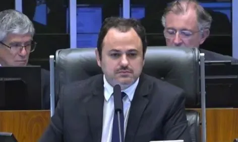 Agora: deputado do Psol ‘ocupa’ presidência da Câmara para evitar cassação; Assista