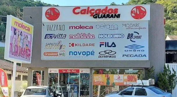 Loja em SC queima estoque de Havaianas por R$ 1