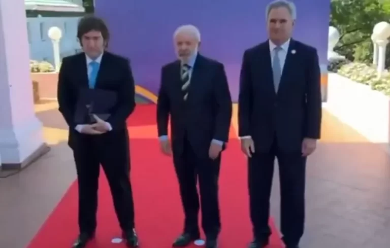 Lula e Milei têm encontro frio na cúpula do Mercosul; Assista