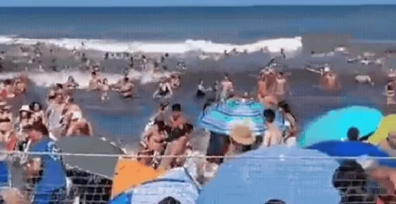 ‘Mini tsunami’ atinge Argentina, deixa vítima fatal e feridos em Buenos Aires