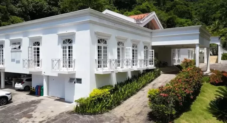 Renato Aragão coloca à venda mansão com dívida de R$ 548 mil em IPTU