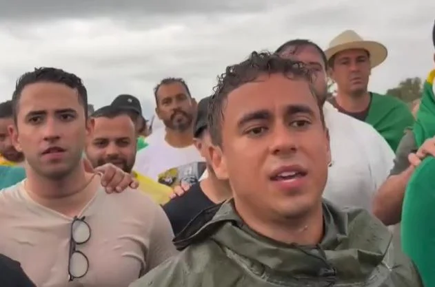 Nikolas pede à PGR prisão preventiva de Moraes