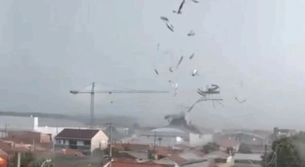 Tornado na Grande Curitiba deixa feridos e danifica 350 casas