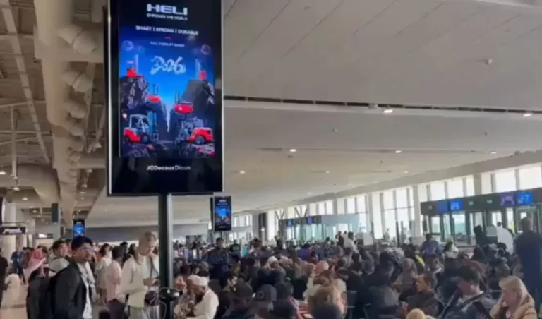Caos nos aeroportos de Dubai