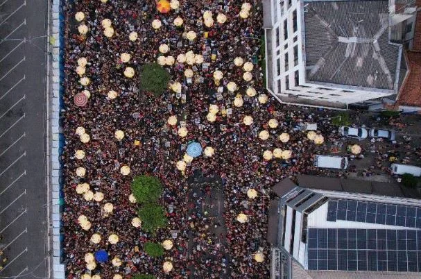 2 milhões? Estudo aponta público muito menor em carnaval de Daniela Mercury em São Paulo