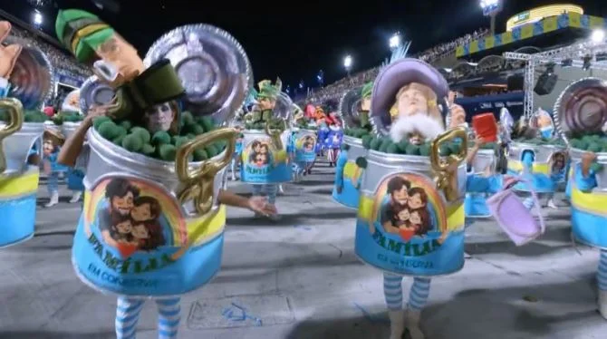 PT vê desfile na Sapucaí como desastroso para imagem de Lula