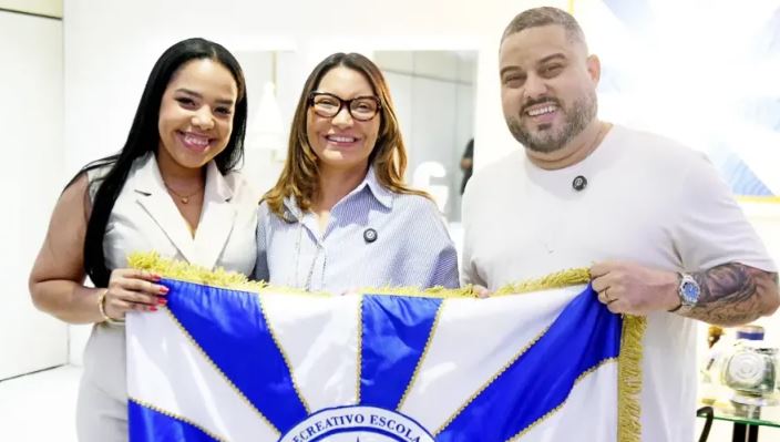 Janja usou voo da FAB para visitar escola rebaixada que homenageou Lula
