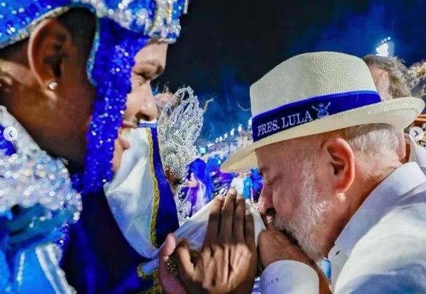 PT aciona TSE por vídeos de IA que ironizam desfile que homenageou Lula