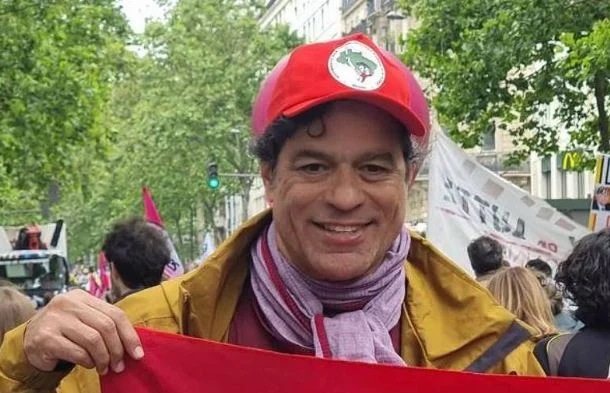 Raí, Chico Pinheiro e Ministra de Lula desfilam em escola que homenageia MST