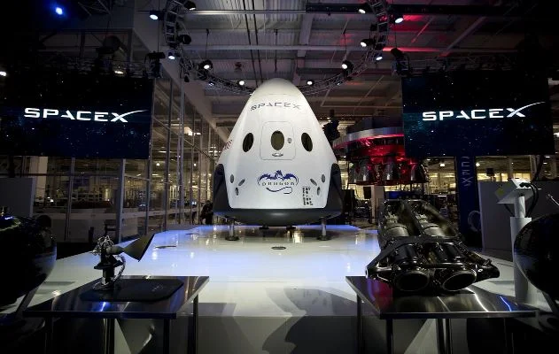 Empresa de Musk desiste de Marte e anuncia construção de cidade na Lua; Saiba detalhes