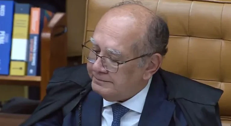 Gilmar Mendes chora ao homenagear Moraes: ‘futuras gerações saberão reconhecer’