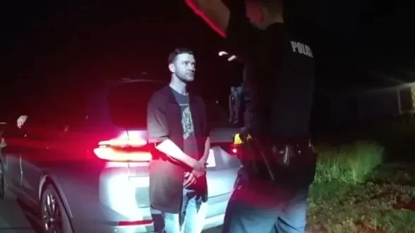 Justin Timberlake é detido nos EUA ao dirigir embriagado; Assista