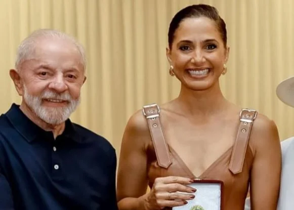 Atriz Camila Pitanga tem celular roubado