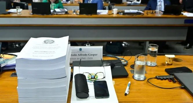 CPMI do INSS rejeita relatório que pedia prisão de Lulinha