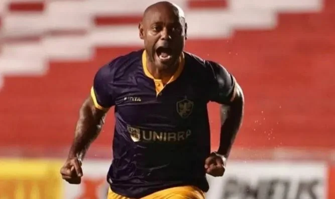 Lembra dele? Vágner Love encerra carreira com gol aos 49 do 2º tempo