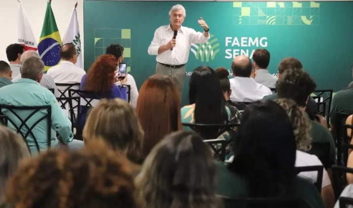 Caiado acusa Lula de “vender o Brasil” no modo ‘pau-brasil’