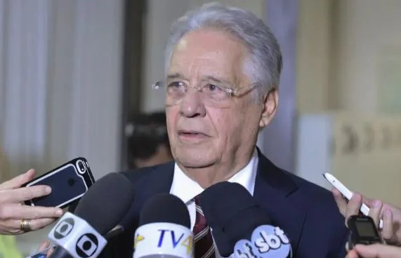 Justiça de SP determina interdição de FHC a pedido dos filhos