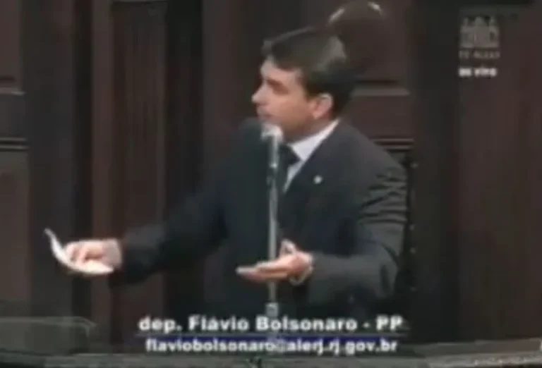 Flávio resgata vídeo de 15 anos e relembra discurso sobre defesa