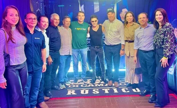 Flávio recebe apoio de Zezé Di Camargo; Assista