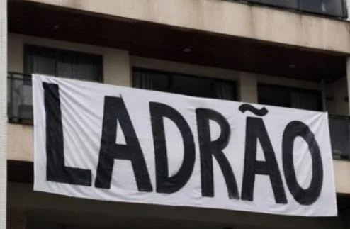 PF confirma que abordou morador por faixa contra Lula em condomínio