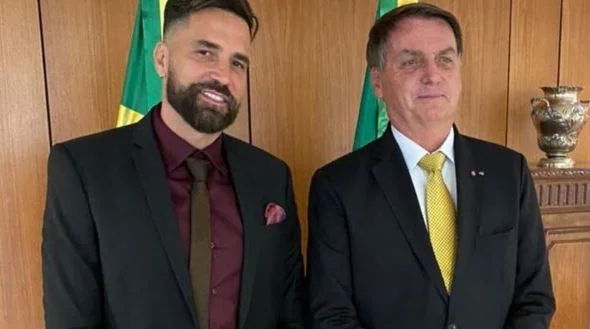 Latino revela como foi ‘conquistado’ por Bolsonaro