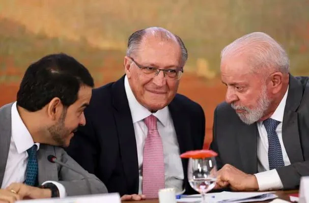 Governo Lula negocia cargos e emendas para garantir aprovação de Messias