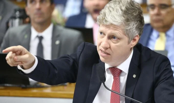 Van Hattem se manifesta após intimidação de General do Exército