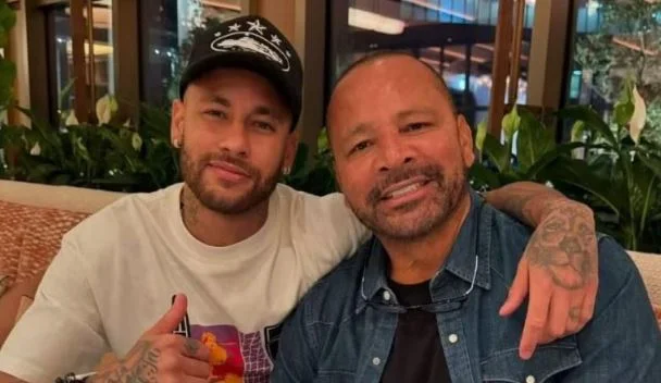 Pai de Neymar promete levar Renan Santos, do MBL, à Justiça
