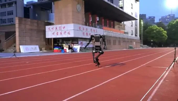 Robô chinês humanoide quase bate marca de Usain Bolt nos 100m