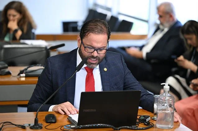 Entenda papel da comissão do Senado que vai aos EUA por brasileiros em custódia